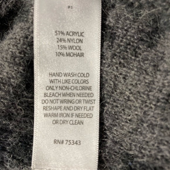 Cynthia Rowley long cardigan with snaps - Picture 9 of 9